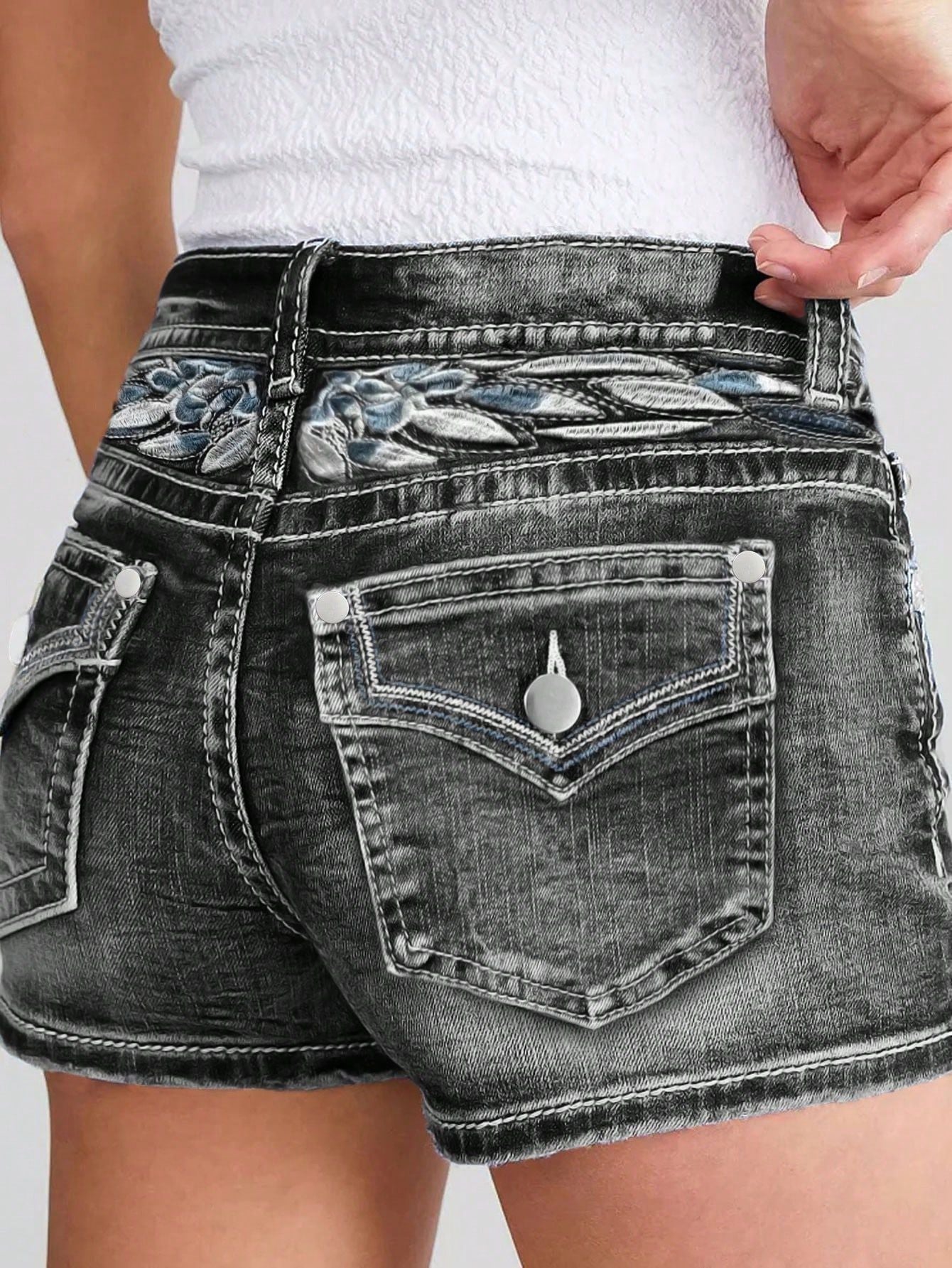 Women's Slim-fit Embroidered Fashion Denim Shorts