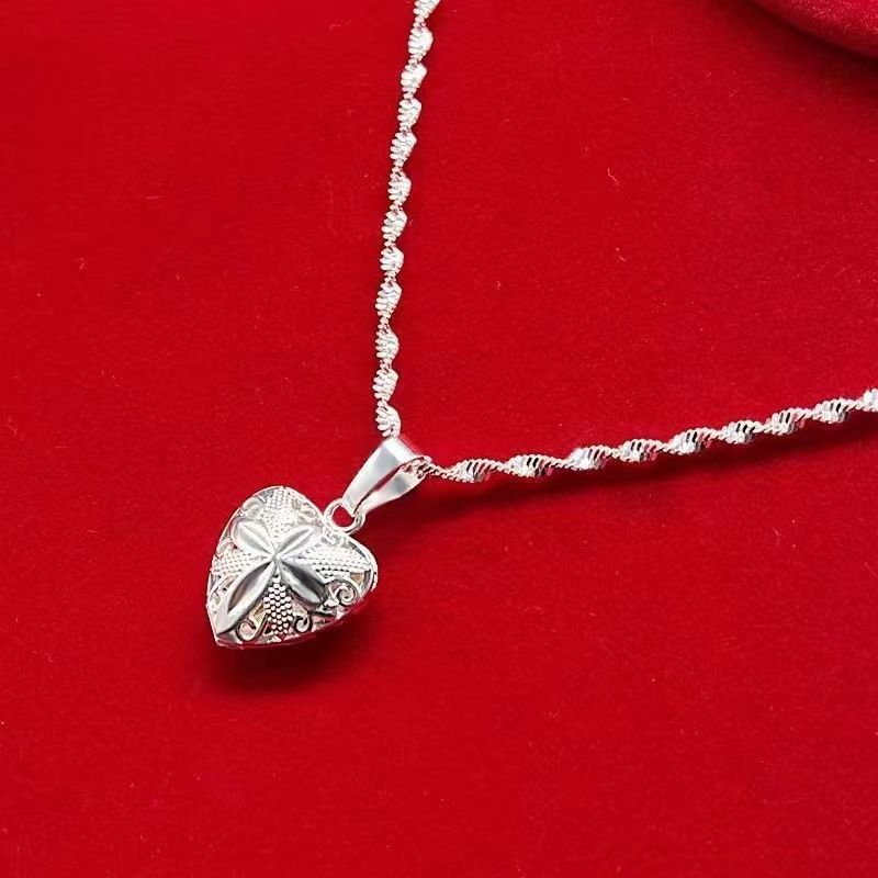 Women's Silver Necklace With Exquisite Heart Pendant