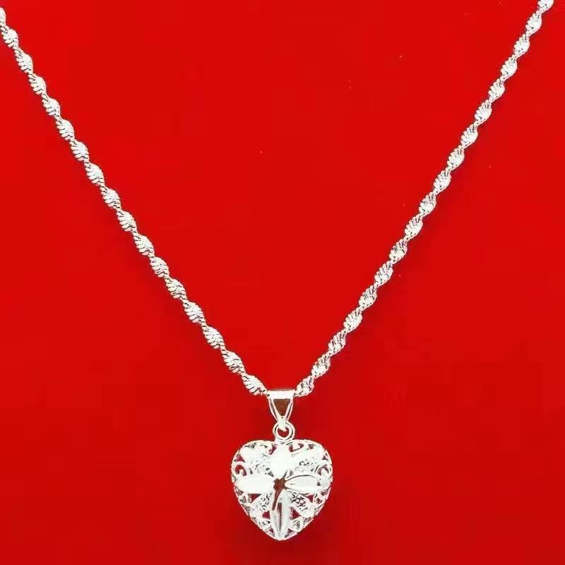 Women's Silver Necklace With Exquisite Heart Pendant